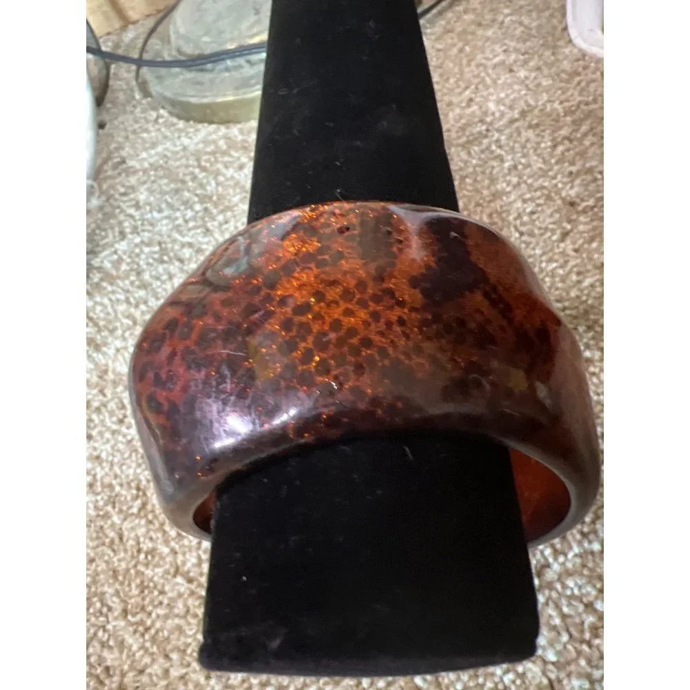 Unsigned this bangle